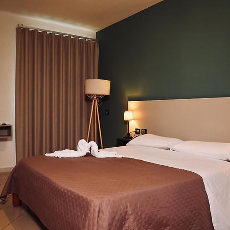 Hotel Futuro Аверса Екстер'єр фото