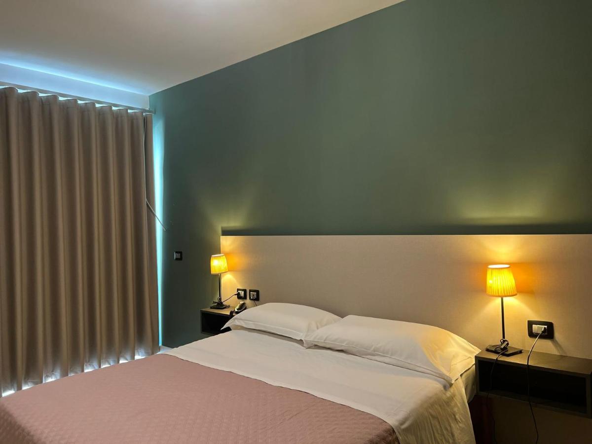 Hotel Futuro Аверса Екстер'єр фото