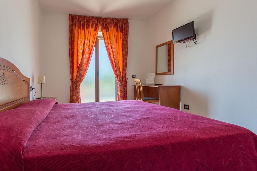 Hotel Futuro Аверса Екстер'єр фото