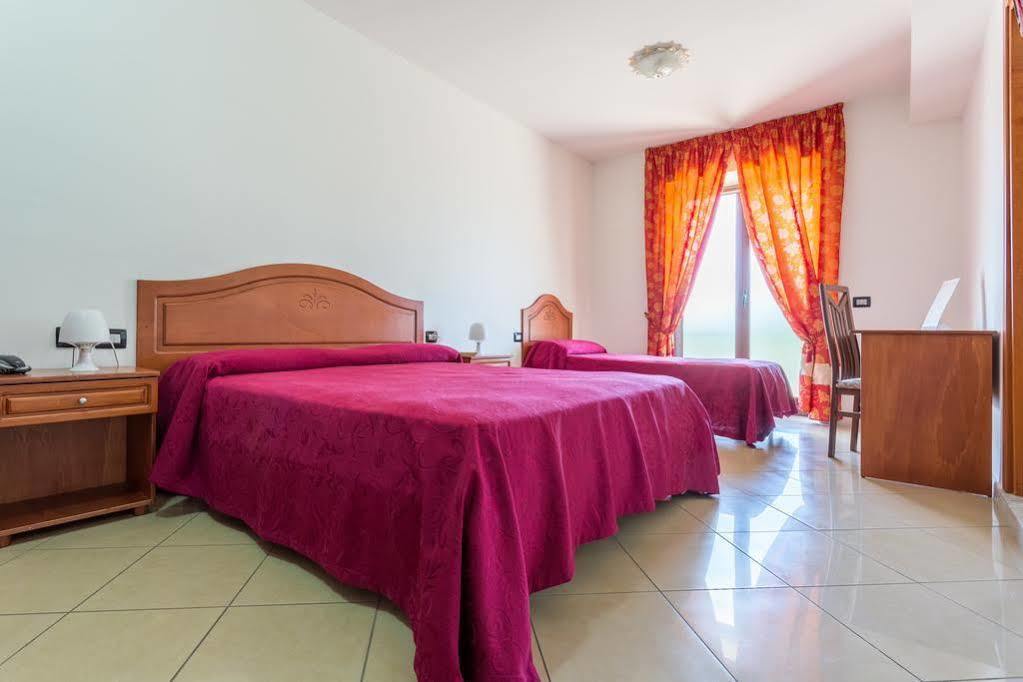 Hotel Futuro Аверса Екстер'єр фото